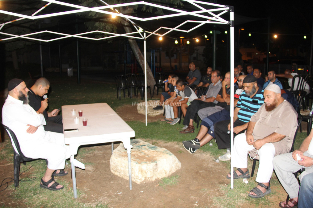 بالصور: خيمة الهدى تعقد لقاءها الدعوي الثاني في ساحة سوق يافا القديم